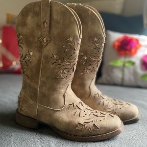 Sq toe ladies Roper cowboy boots. Sz 9.
